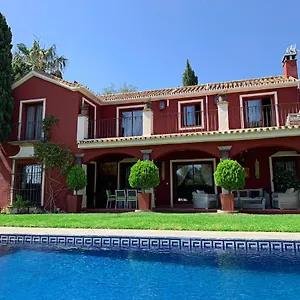villa-nabrisa-marbella-5-bedroom-private-pool-garden-bbq.1costadelsol.com/